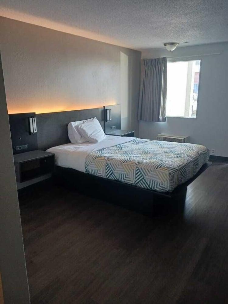 Hotel 465 by Regency Inn & Suites photo 4