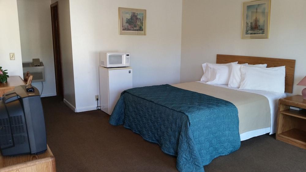 Surfside Motel photo 11