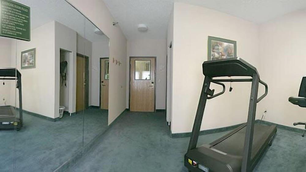 Hampton Inn Sturgis-Lagrange Area photo 33