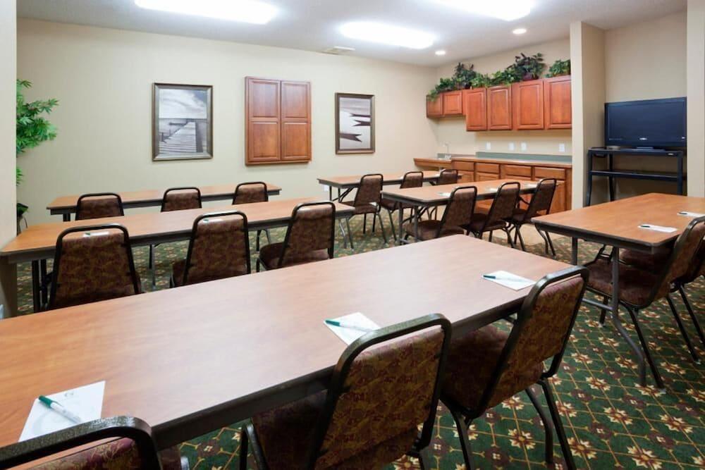 Grandstay Residential Suites Hotel - Sheboygan photo 13