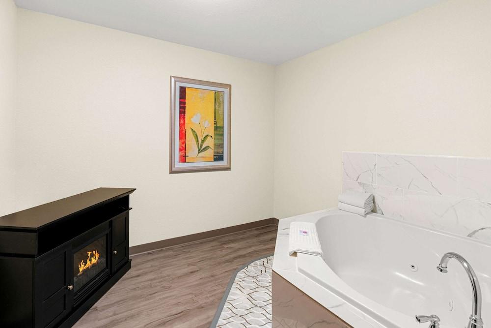 Comfort Suites Vacaville-Napa Valley Area photo 16