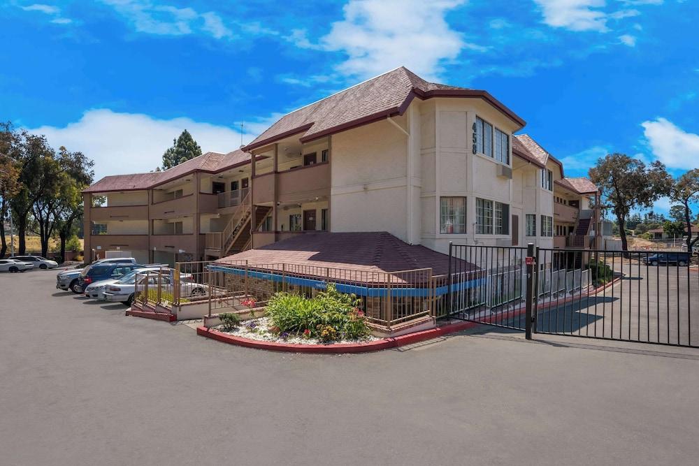 Econo Lodge Vallejo Fairgrounds photo 30