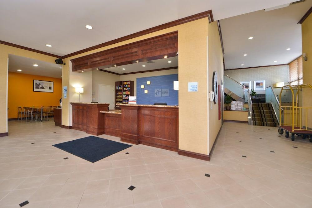 Holiday Inn Express Laguardia Airport, an IHG Hotel photo 21