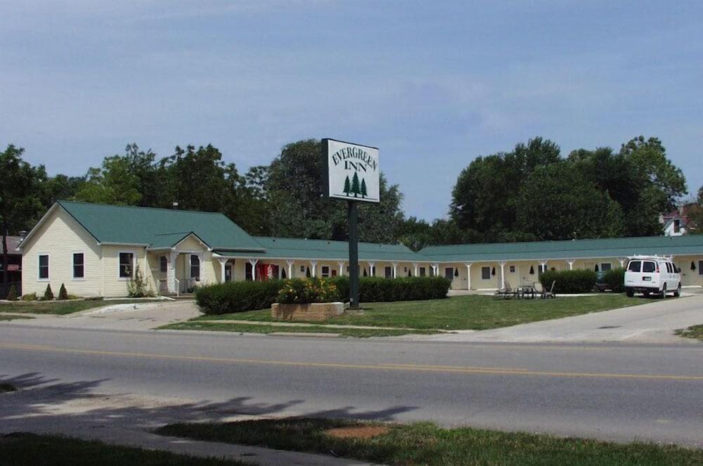 Evergreen Inn photo 12