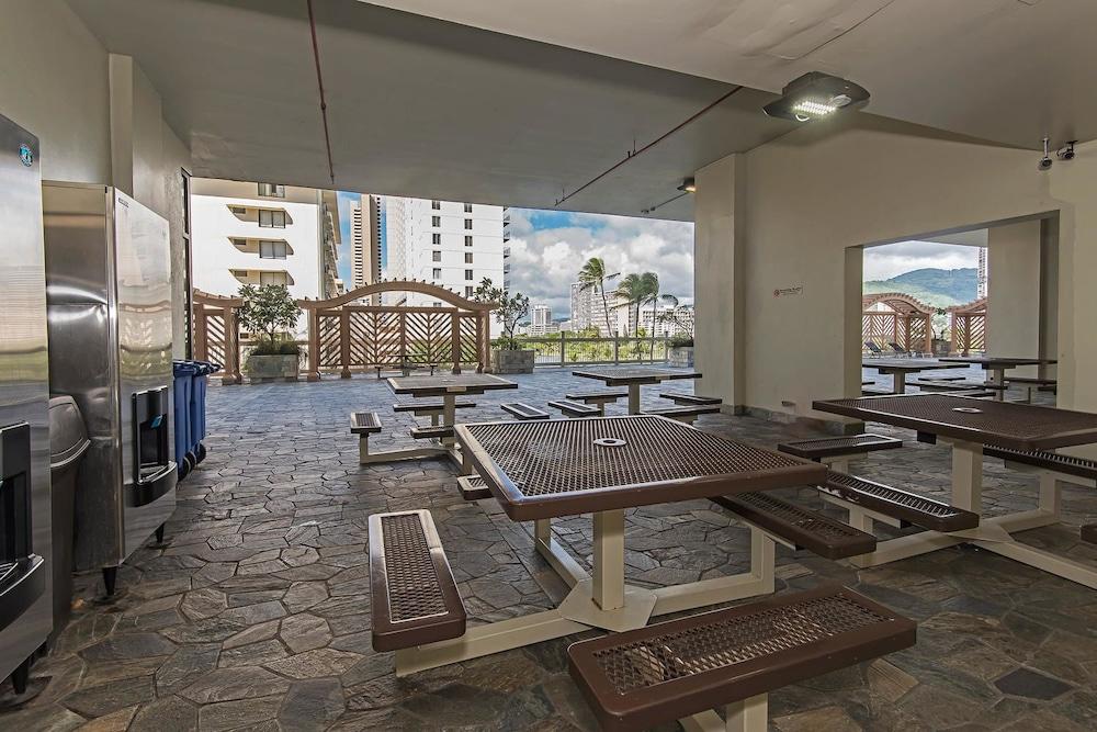 Island Colony by Hawaii Ocean Club photo 10