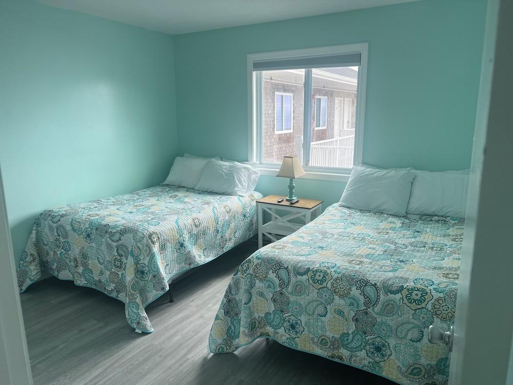 Sandy Shore Motel photo 43