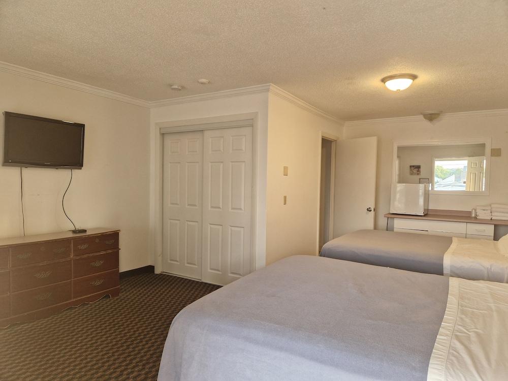 Sandcastle Beachfront Inn photo 18