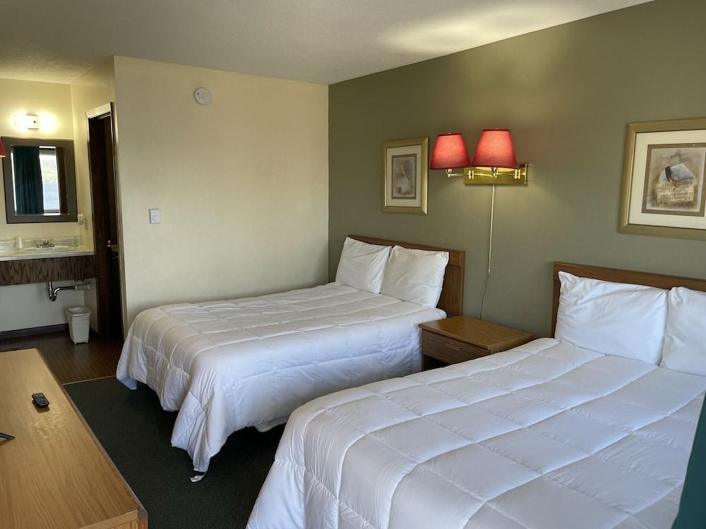 Sunset Motel photo 34