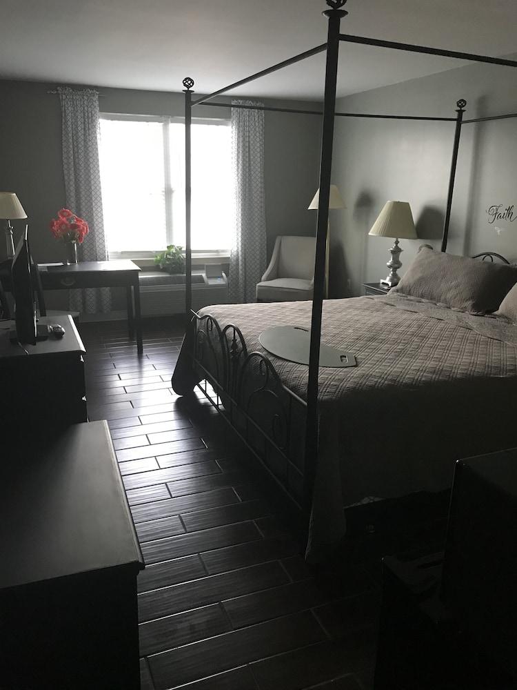 French Quarter Inn photo 16