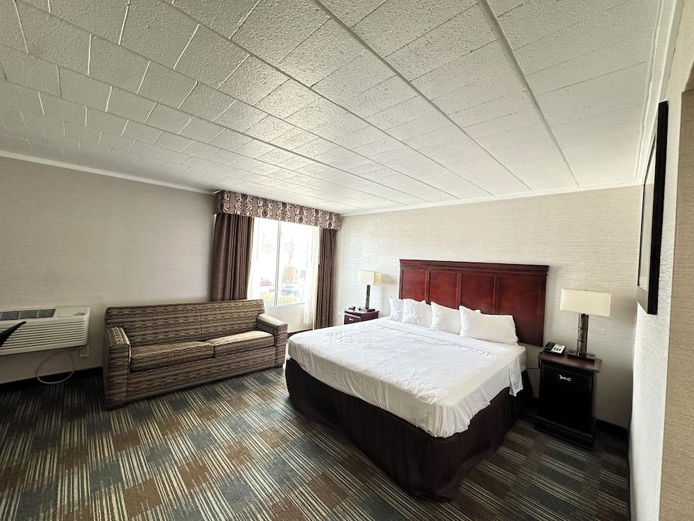 Finger Lakes Inn & Suites photo 6