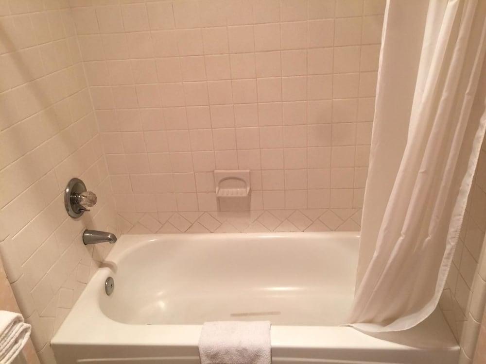 Heritage Inn photo 25