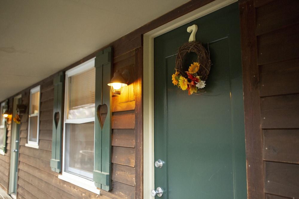 The Chimney Rock Inn & Cottages photo 81