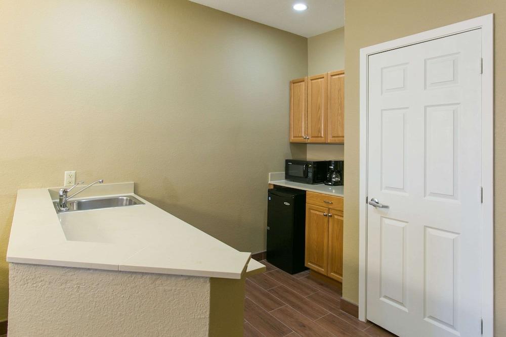 Comfort Suites Austin NW Lakeline photo 23