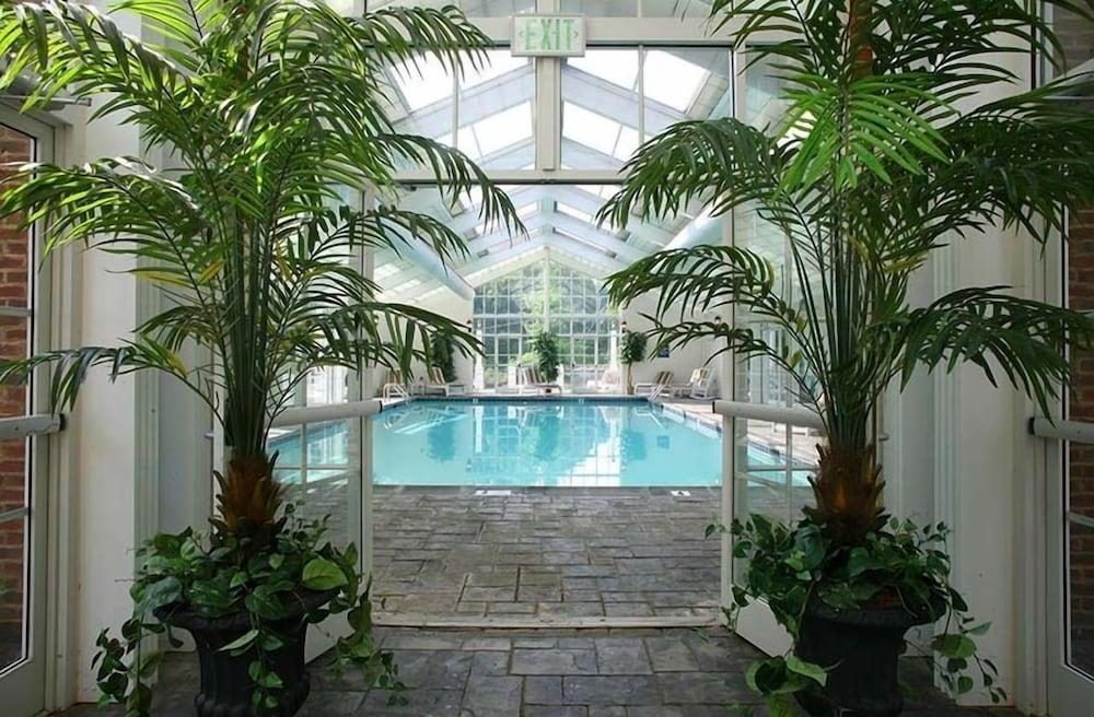 The Martha Washington Inn And Spa photo 46
