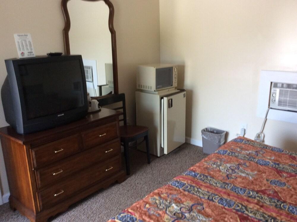 Tidewater Motel photo 20