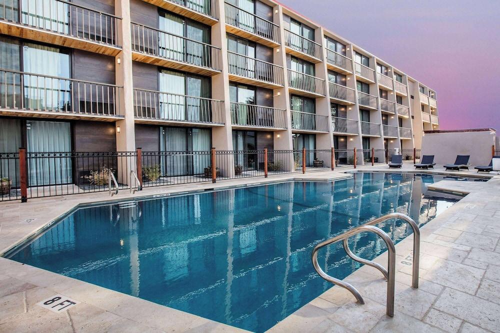 Ramada by Wyndham Austin South photo 32