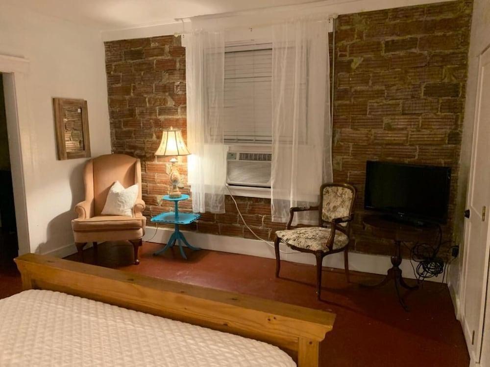Historic Whiting Hotel Suites photo 31