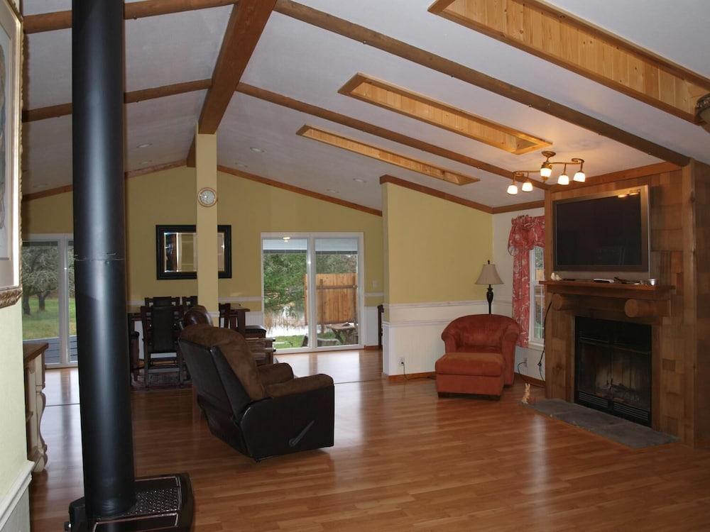 Deer Harbor Inn photo 23