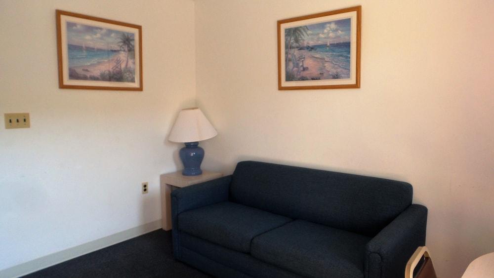 Golden Rail Motel photo 13