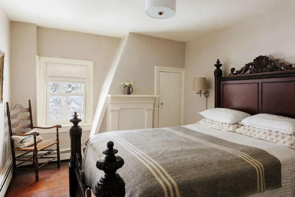 Elmrock Inn photo 11