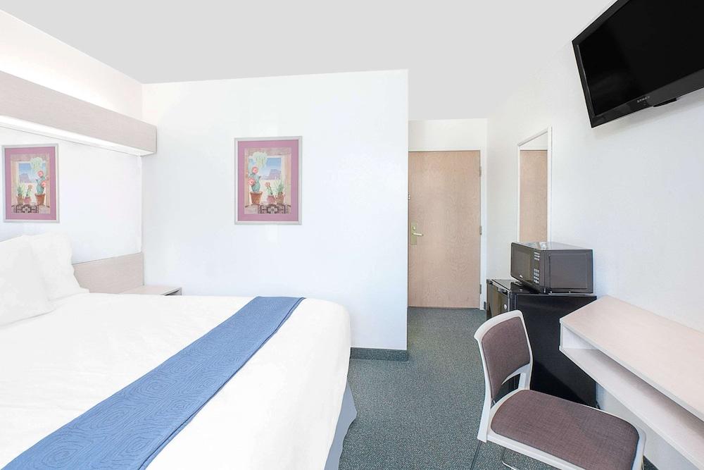 Microtel Inn by Wyndham Broken Bow photo 14