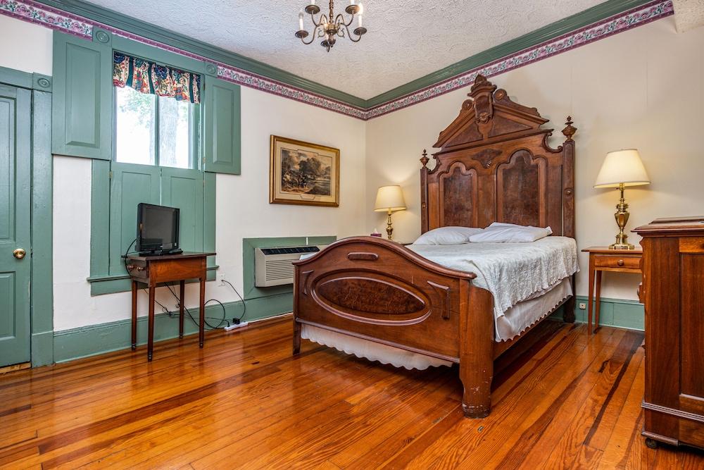 Wayside Inn photo 80