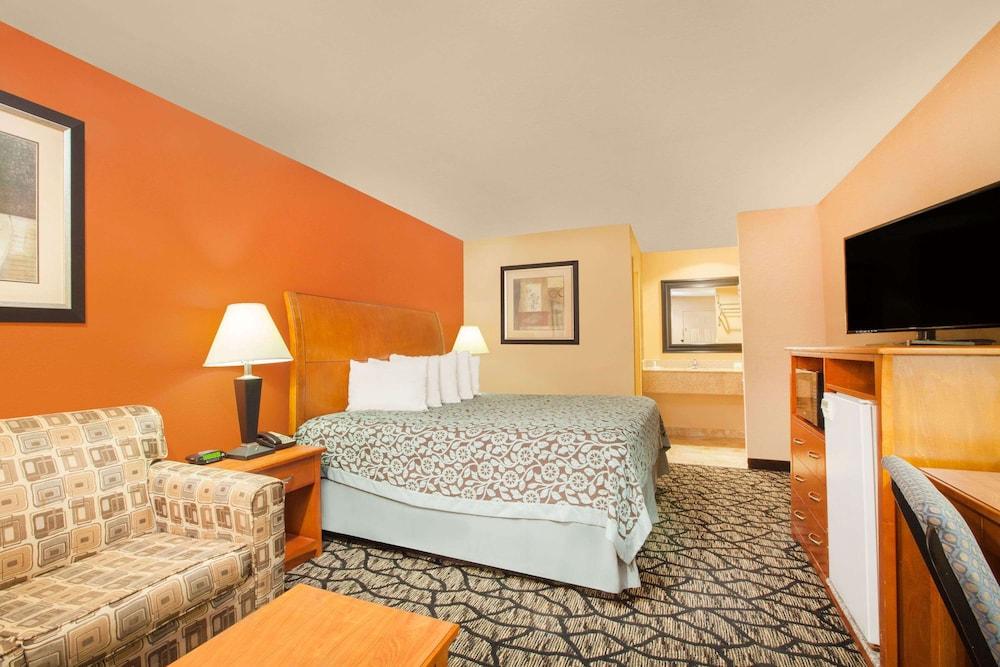 Days Inn by Wyndham Centerville photo 10