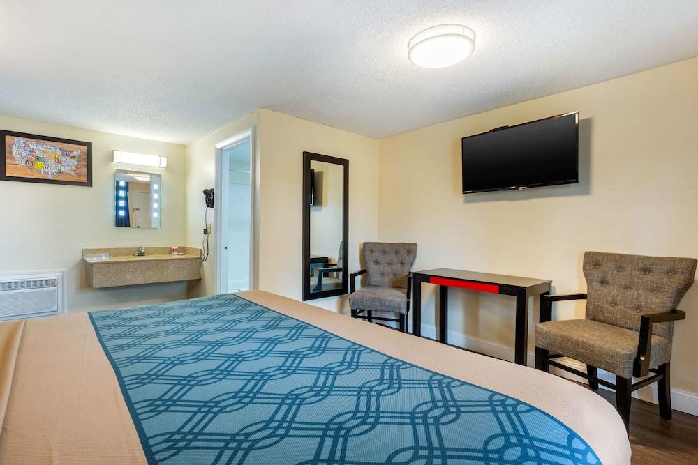 Econo Lodge West Yarmouth on Cape Cod photo 4