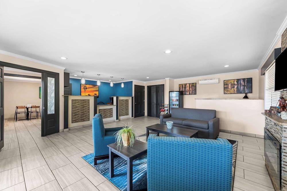 Best Western Delhi Inn photo 6