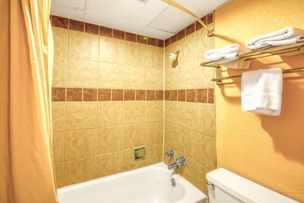 Budget Inn and Suites photo 8