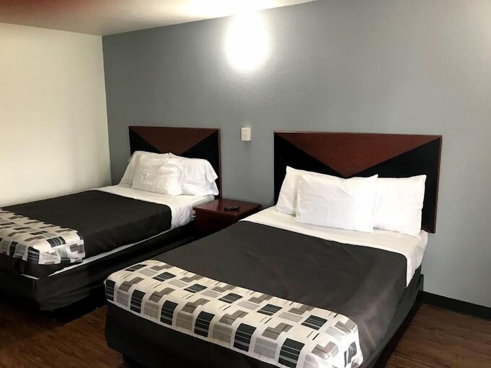 Regency Inn photo 3