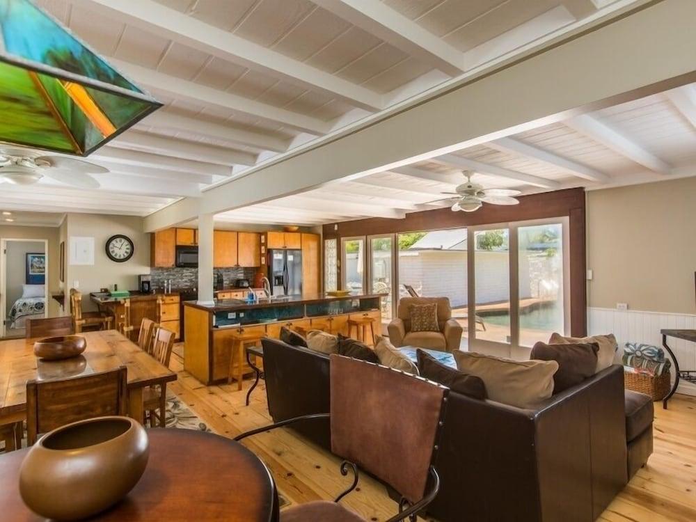 Helen's Beach House 6 Bedroom Home by RedAwning photo 3
