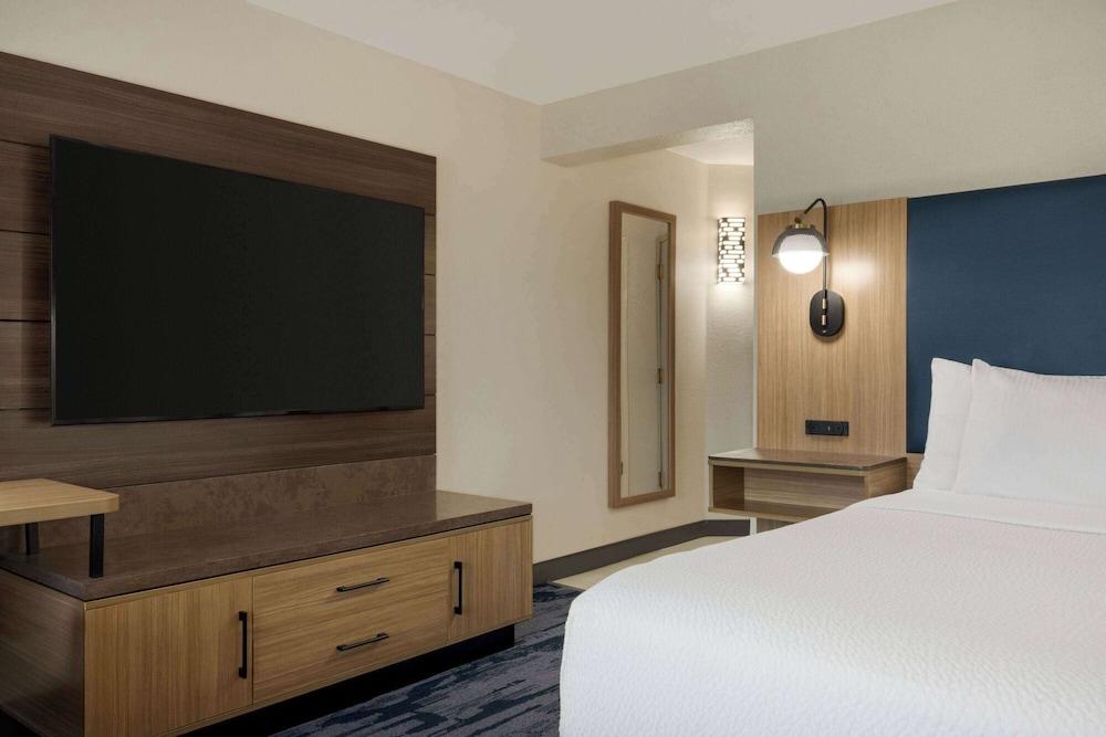 La Quinta Inn & Suites by Wyndham Austin Southwest photo 18