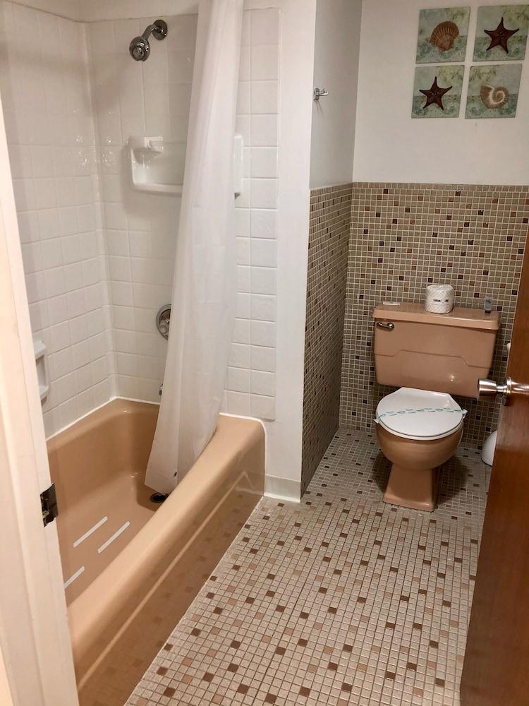 Budget Host Cloverland Motel photo 37