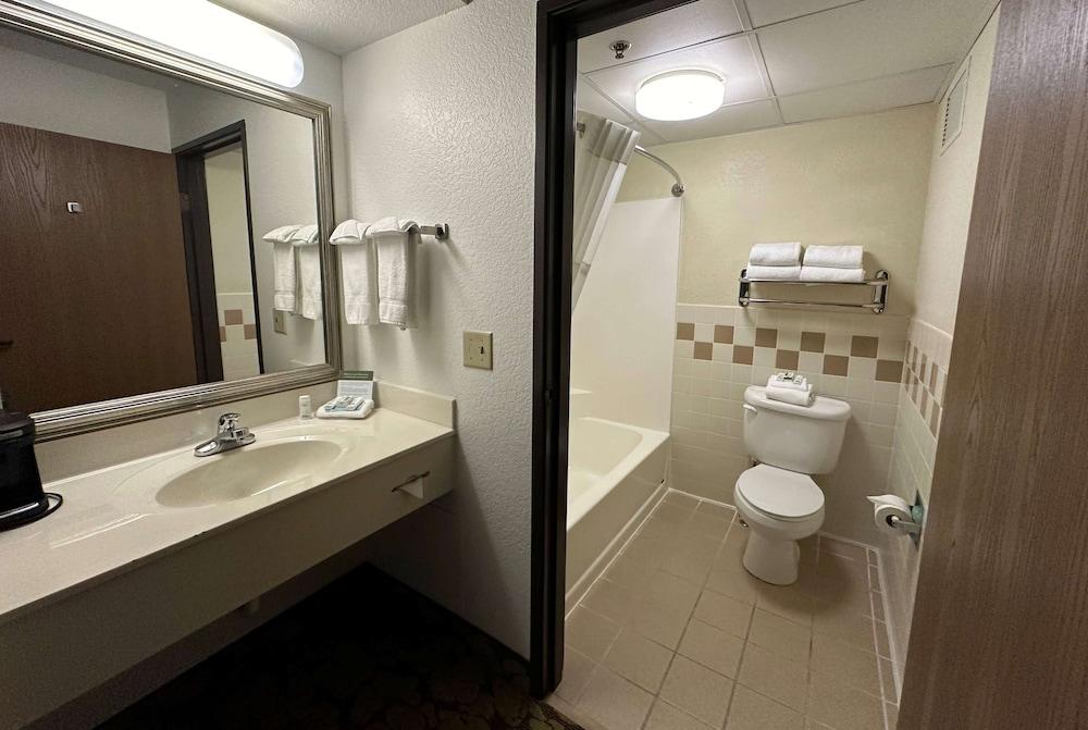 AmericInn by Wyndham Appleton North/Little Chute photo 29