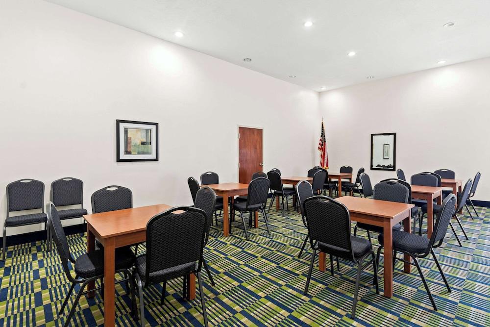 Quality Inn Dry Ridge photo 55