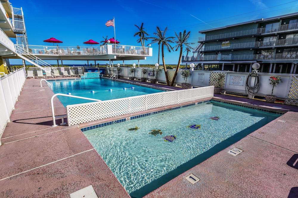 Paradise Oceanfront Resort photo 37