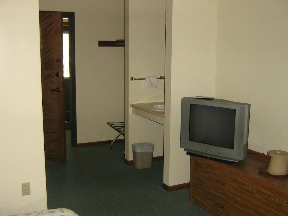 Chapel Hill Motel photo 11