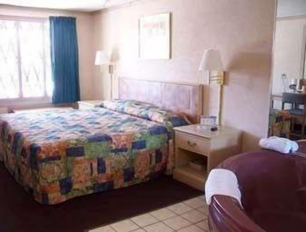 Knights Inn Rossford photo 5