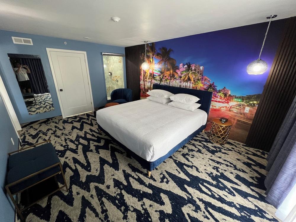 Lighthouse Inn & Suites photo 8