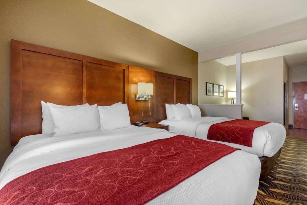 Comfort Suites Rolla photo 25
