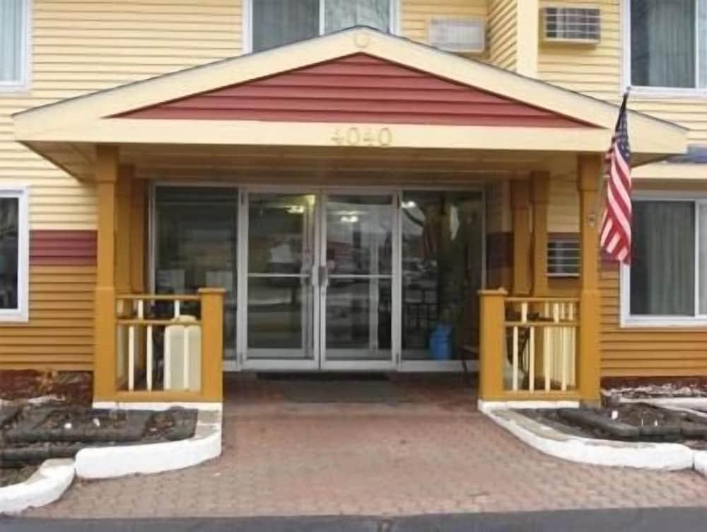 Regency Inn & Suites photo 1