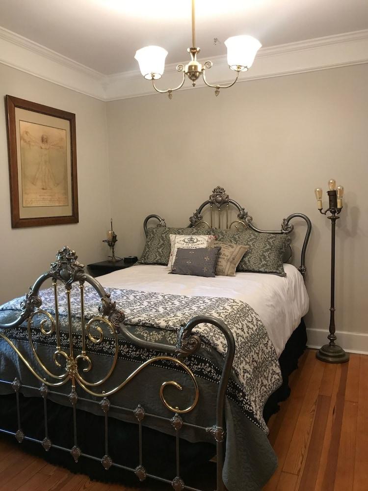 Iron Amethyst Inn   Boutique Hotel photo 2