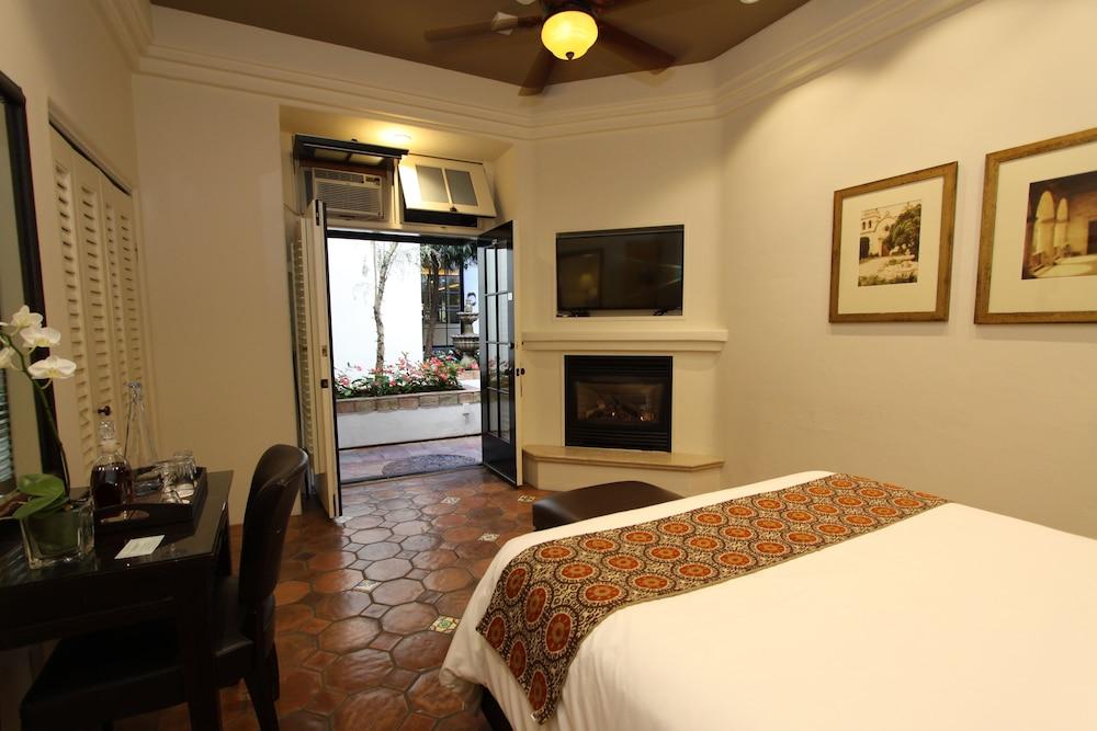 Cypress Inn photo 18