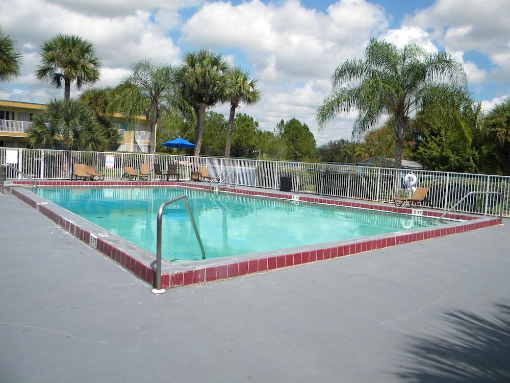 Econo Lodge Daytona Beach - Speedway photo 62