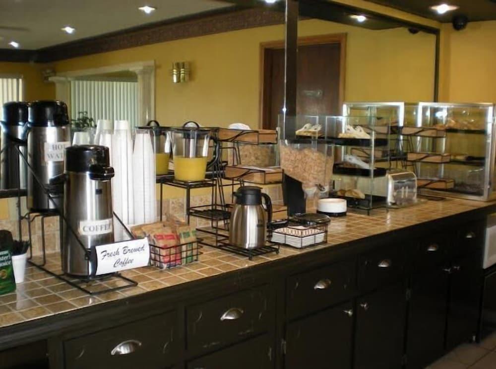 Americas Best Value Inn Winona photo 20