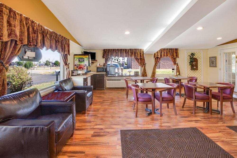 Rodeway Inn & Suites Saginaw I-675 photo 2