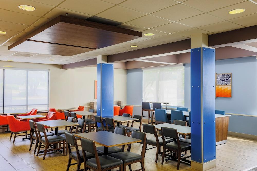 Holiday Inn Express Burlington by IHG photo 61