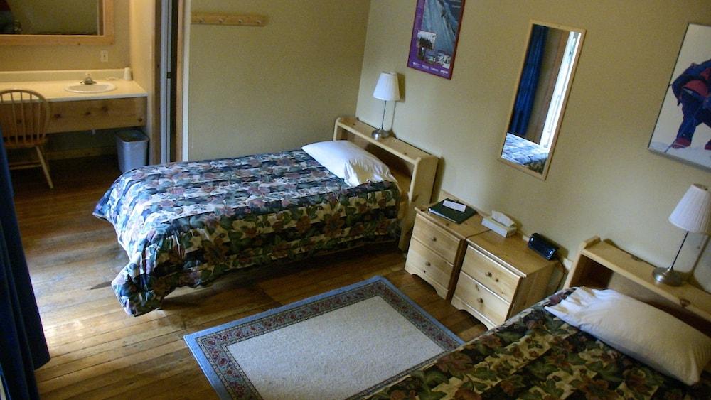 Whittaker's Motel & Historic Bunkhouse photo 62