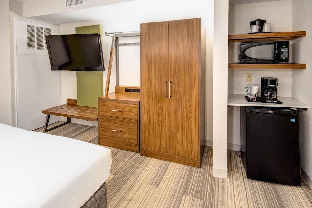 Holiday Inn Express Woodbridge by IHG photo 4